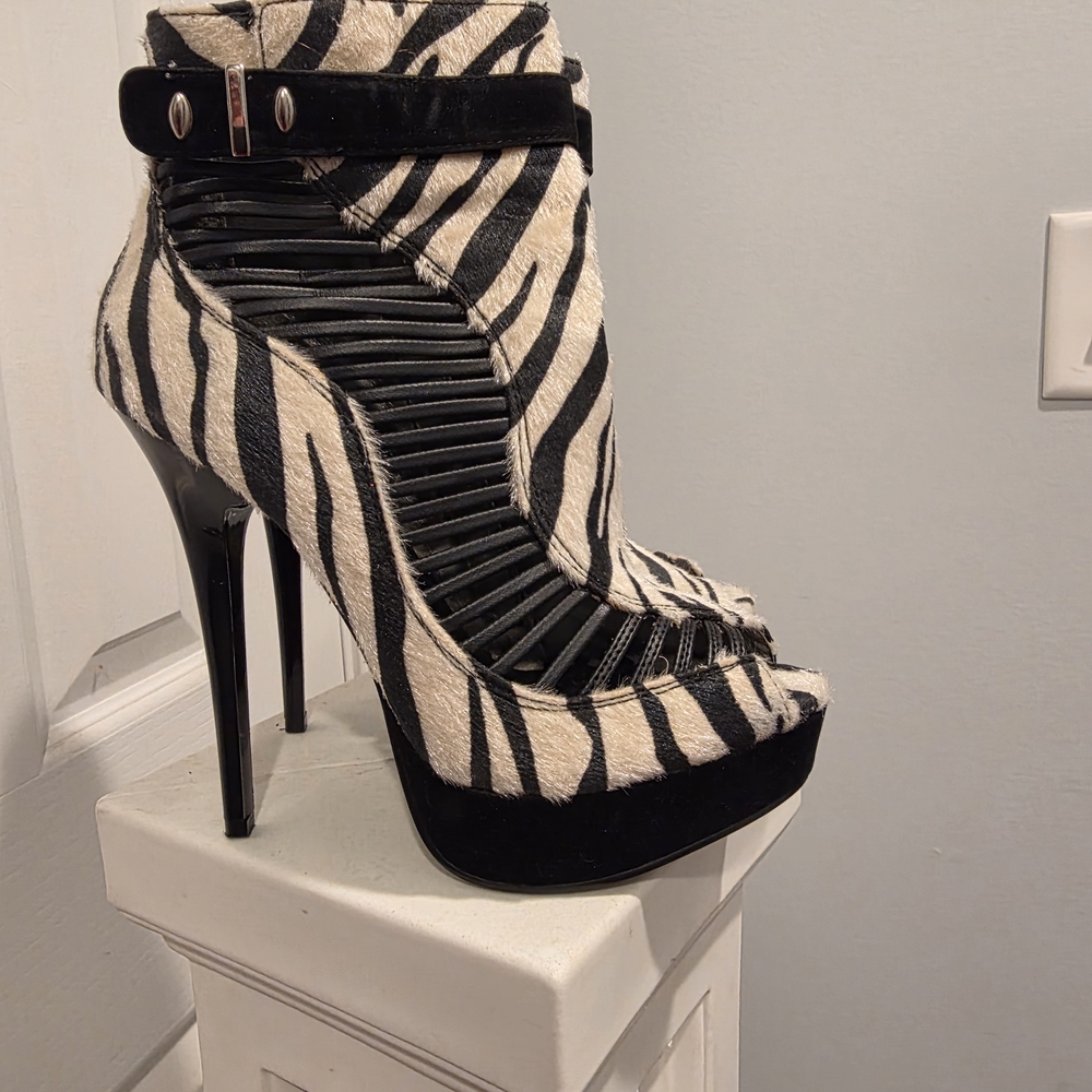 Kiss Black and White Zebra Heels